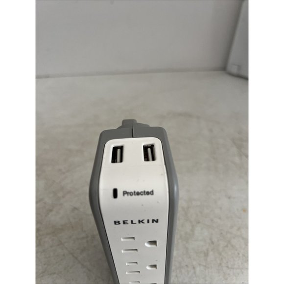 Belkin BZ103050-TVL Mini Surge Protector with USB Charger, used - Picture 3 of 10